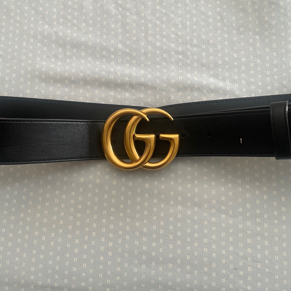 Gucci Black and Gold Leather Belt with Iconic GG Buckle - Picture 2 of 10